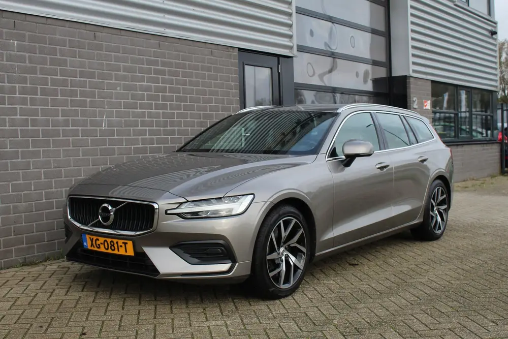 Volvo V60 2.0 T5 Momentum / Carplay / Leer / Trekhaak / N.A. uit 2019, foto 4