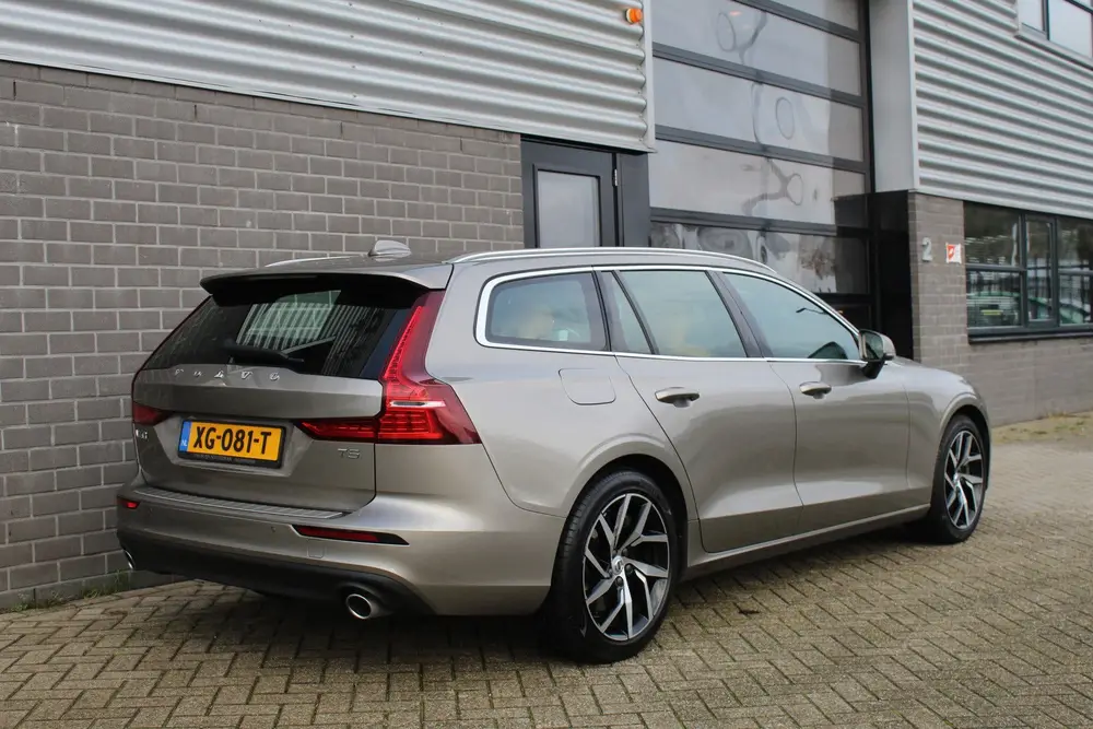 Volvo V60 2.0 T5 Momentum / Carplay / Leer / Trekhaak / N.A. uit 2019, foto 5