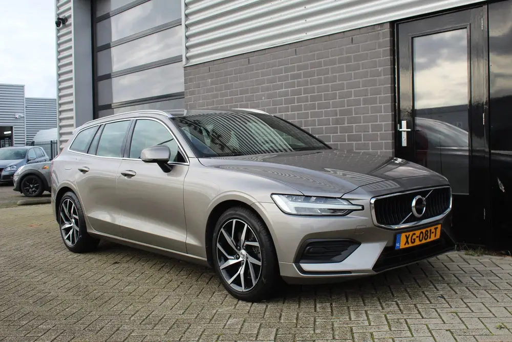 Volvo V60 2.0 T5 Momentum / Carplay / Leer / Trekhaak / N.A. uit 2019, foto 6