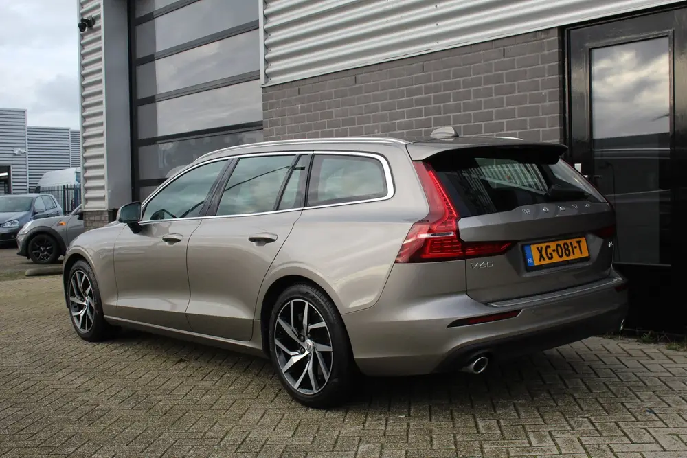 Volvo V60 2.0 T5 Momentum / Carplay / Leer / Trekhaak / N.A. uit 2019, foto 7