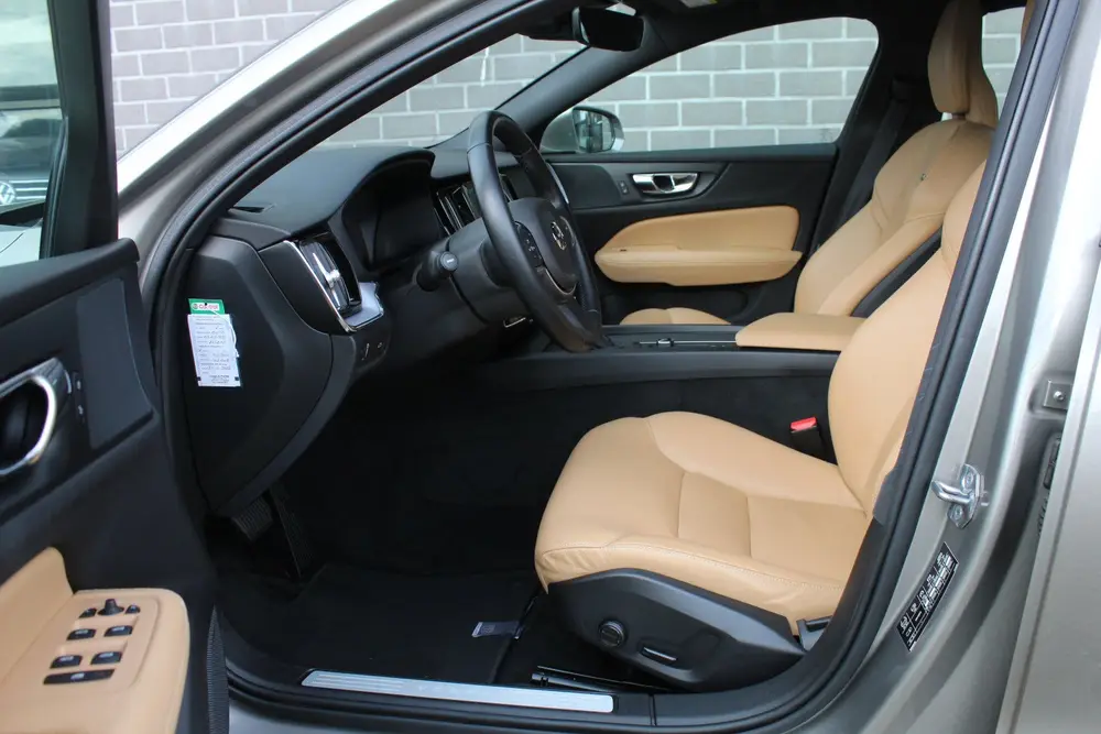 Volvo V60 2.0 T5 Momentum / Carplay / Leer / Trekhaak / N.A. uit 2019, foto 8