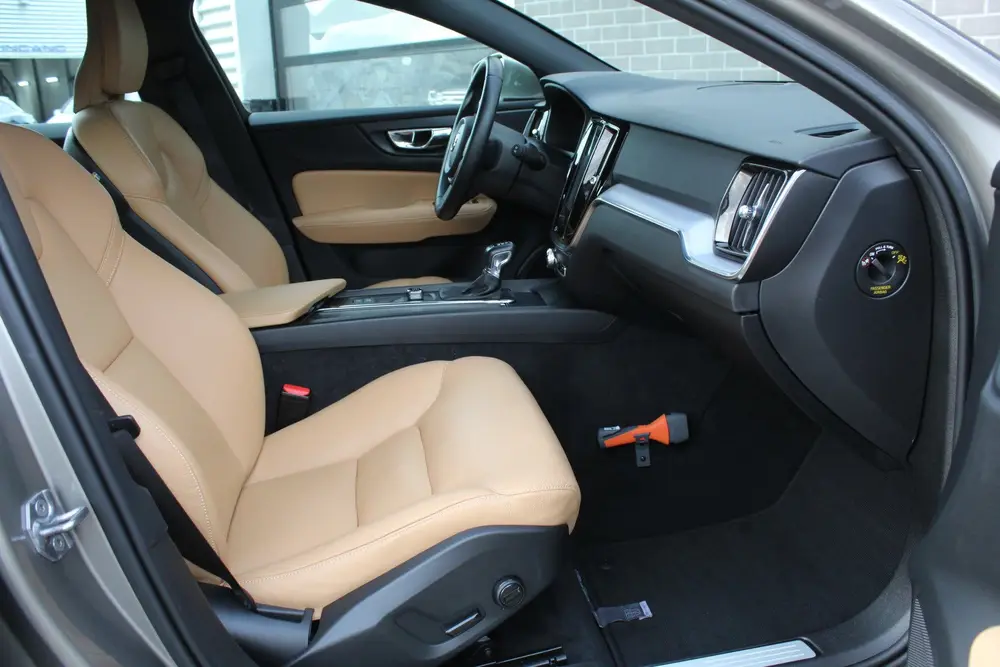 Volvo V60 2.0 T5 Momentum / Carplay / Leer / Trekhaak / N.A. uit 2019, foto 9