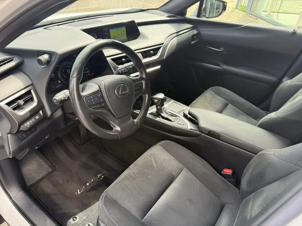 Lexus UX 250h Hybrid 184pk CVT Business Line uit 2020, foto 4