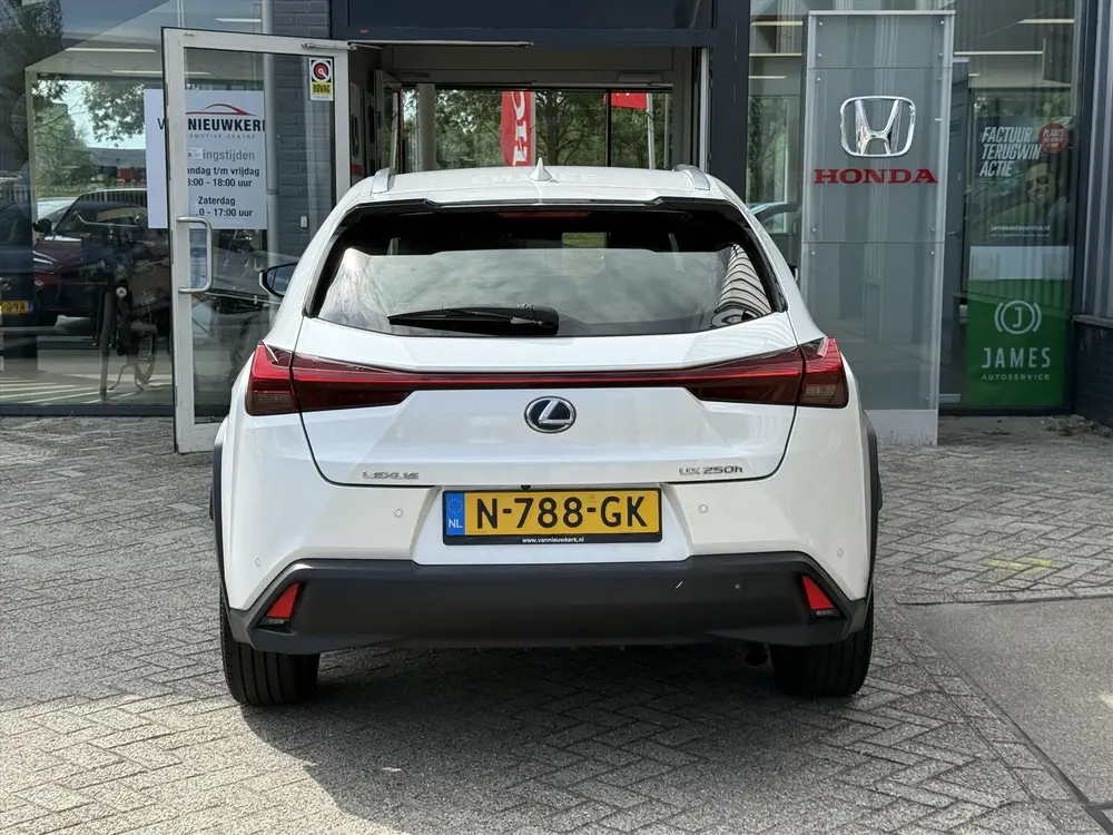 Lexus UX 250h Hybrid 184pk CVT Business Line uit 2020, foto 8