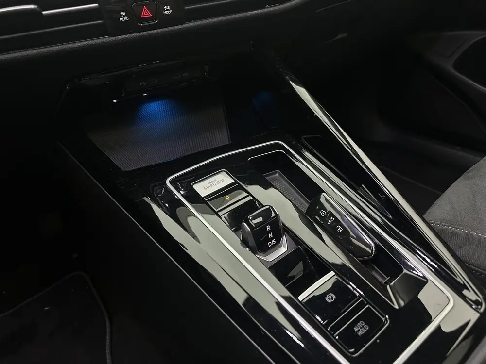 Volkswagen Golf 1.4 eHybrid Style Panoramadak Virtual Massag uit 2023, foto 16