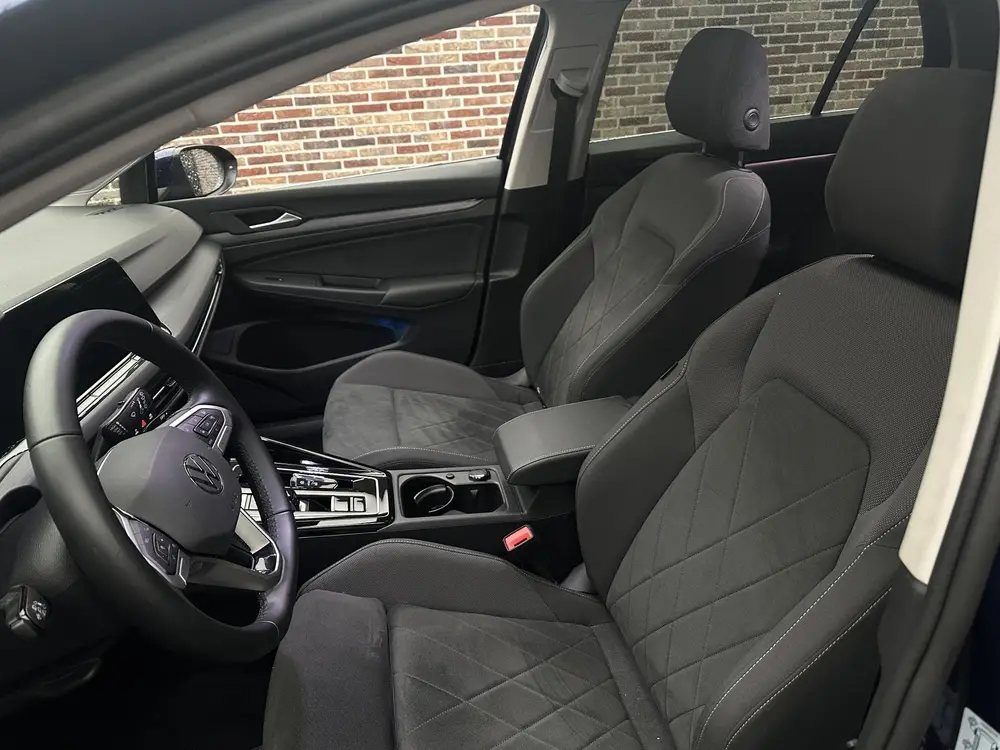 Volkswagen Golf 1.4 eHybrid Style Panoramadak Virtual Massag uit 2023, foto 5