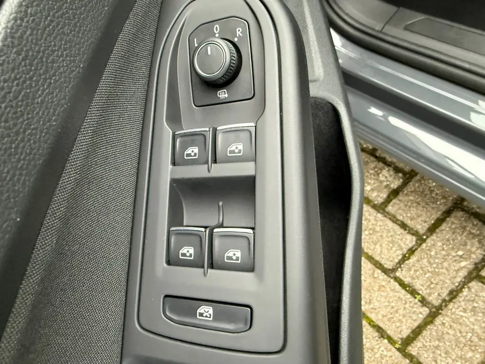 Volkswagen Golf 1.5 eTSI Style uit 2021, foto 16