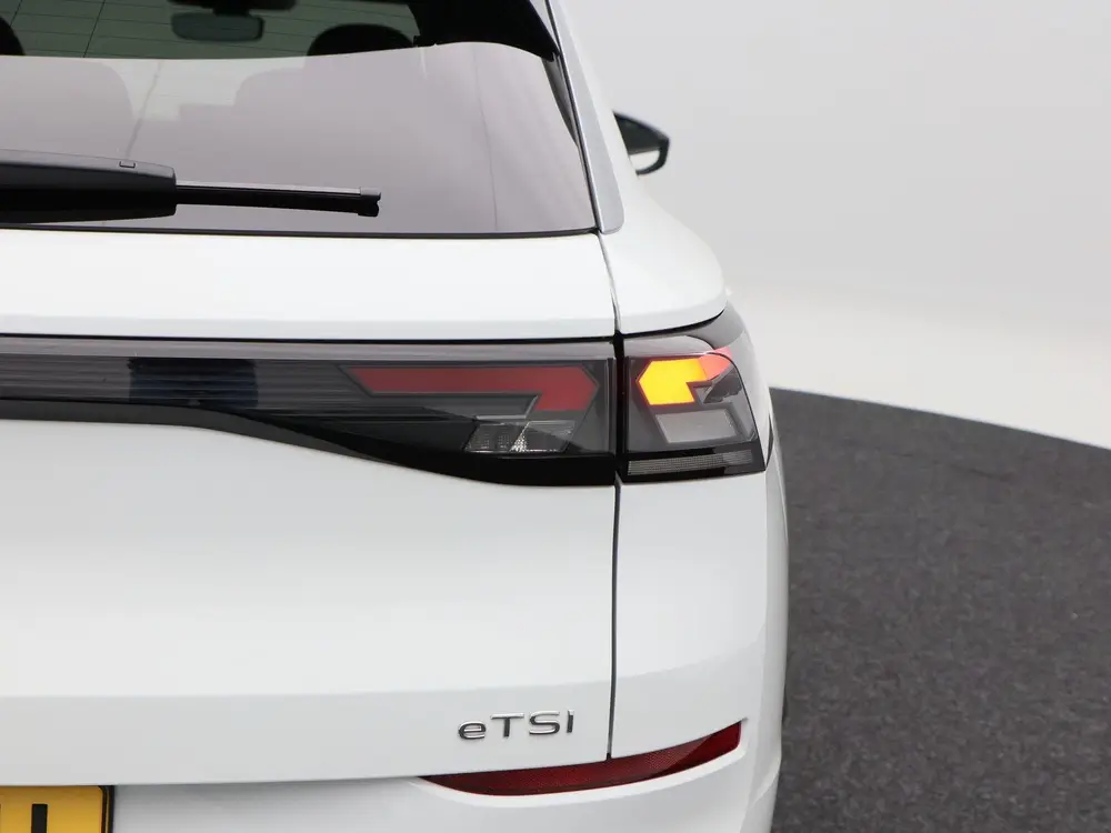Volkswagen T-Roc 1.5 eTsi 115 Pk Life First Edition | Stoel/ uit 2026, foto 12