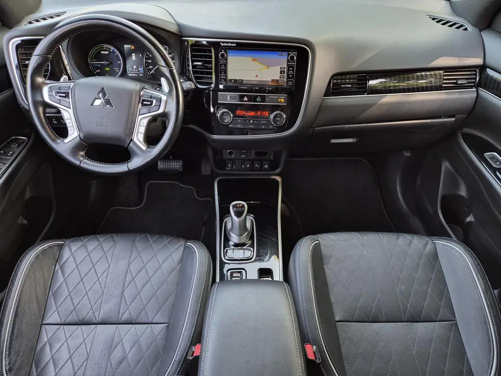 Mitsubishi Outlander 2.4 PHEV Instyle / Elektrische achterkl uit 2019, foto 2