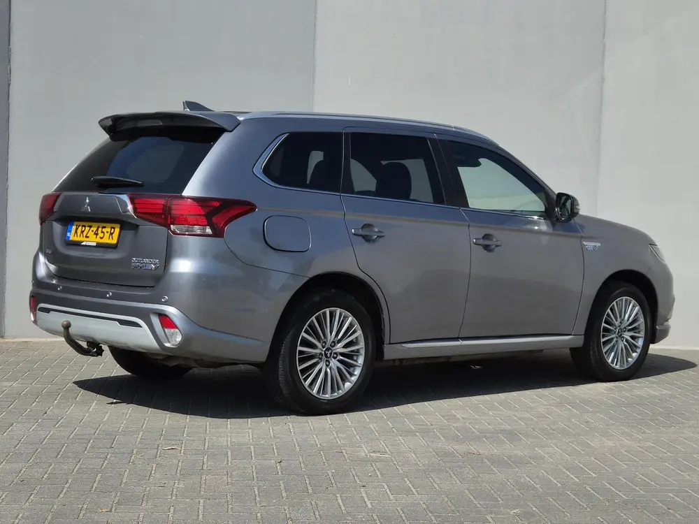 Mitsubishi Outlander 2.4 PHEV Instyle / Elektrische achterkl uit 2019, foto 3