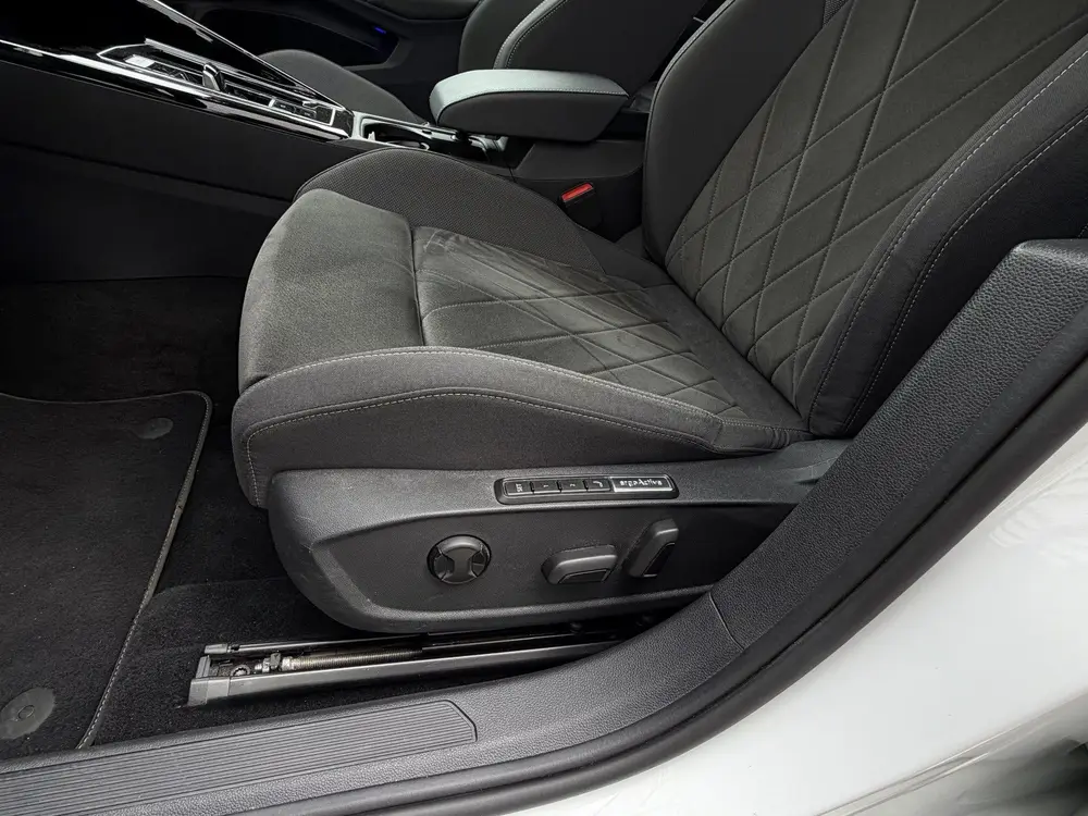 Volkswagen Golf 1.4 eHybrid Style Navi|IQLight|Memoryinter|S uit 2022, foto 3