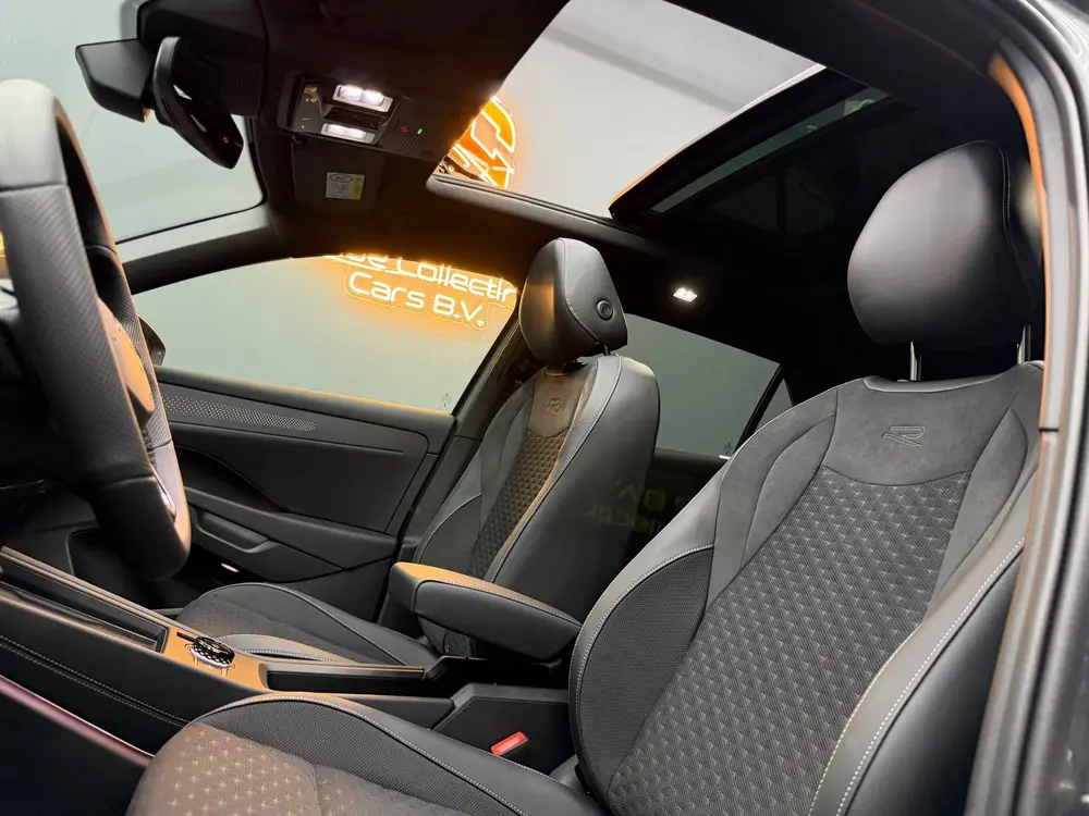 Volkswagen T-Roc 1.5 eTsi R-Line First Edition Pano-IQ-KEYLE uit 2026, foto 18