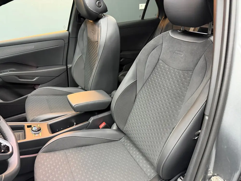 Volkswagen T-Roc 1.5 eTsi R-Line First Edition Pano-IQ-KEYLE uit 2026, foto 20