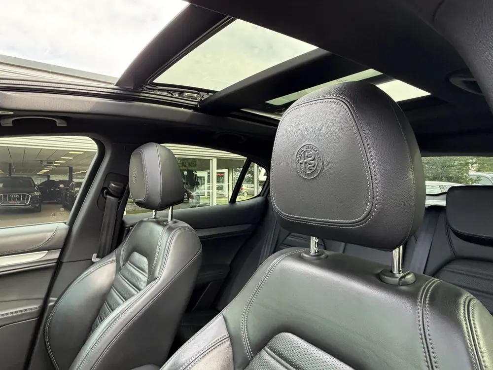 Alfa Romeo Stelvio 2.0 T AWD Veloce uit 2021, foto 14