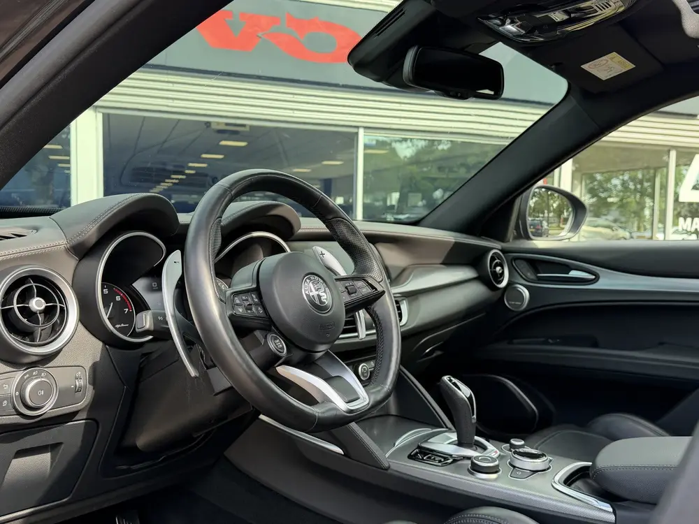 Alfa Romeo Stelvio 2.0 T AWD Veloce uit 2021, foto 2