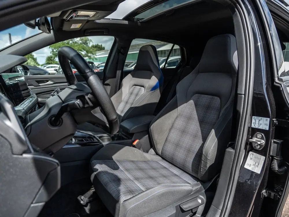 Volkswagen Golf 1.4 eHybrid 245PK GTE | Matrix | Pano | Came uit 2022, foto 18