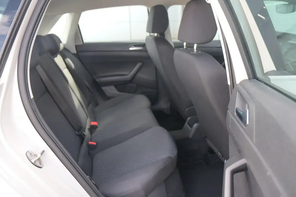Volkswagen Polo 1.0 MPI 80pk Polo | App Connect | Parkeersen uit 2024, foto 15