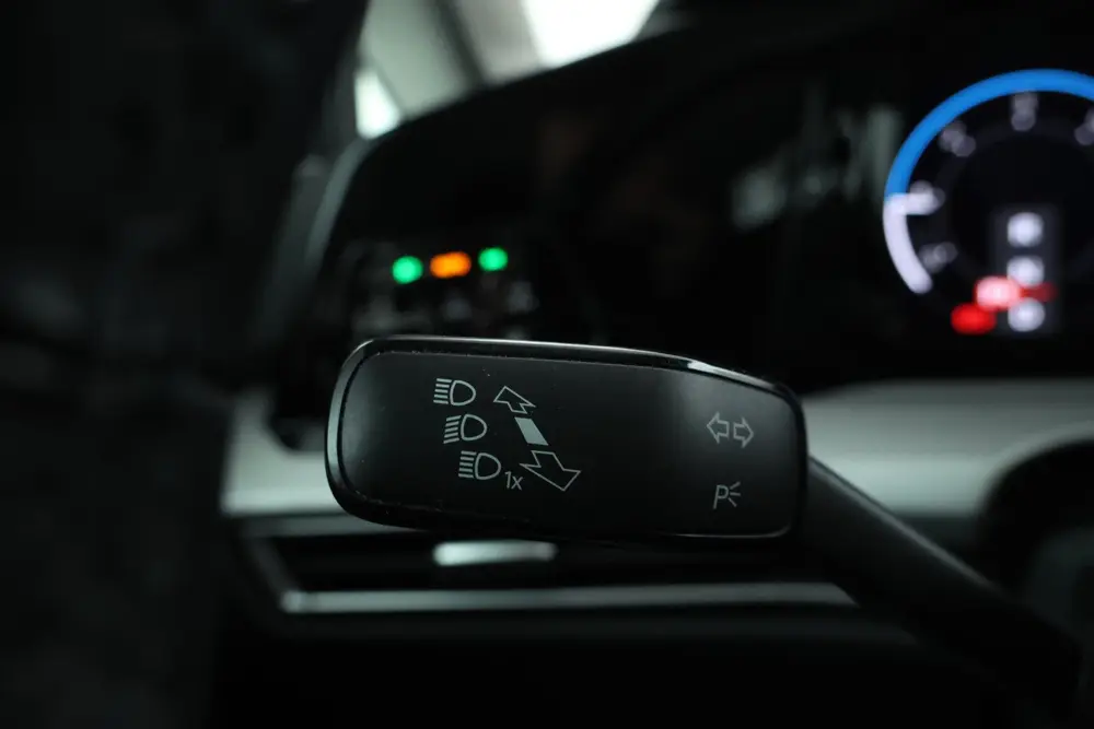 Volkswagen Golf 2.0 TDI Life Business Automaat, Navigatie uit 2021, foto 17