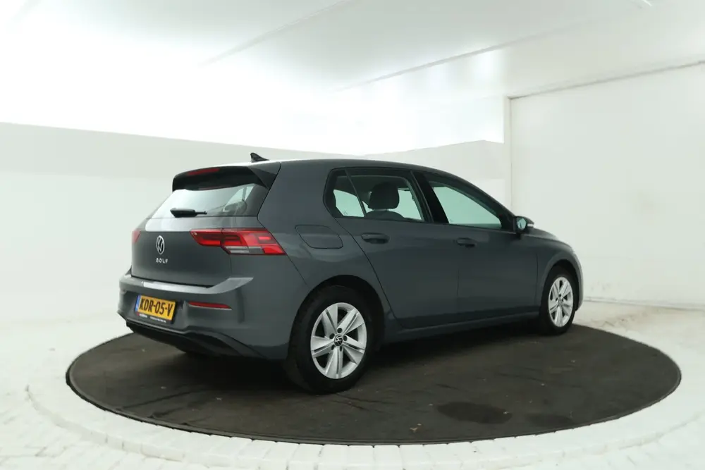 Volkswagen Golf 1.0 TSI Life Business 5 Deurs hb, Navigatie uit 2021, foto 2