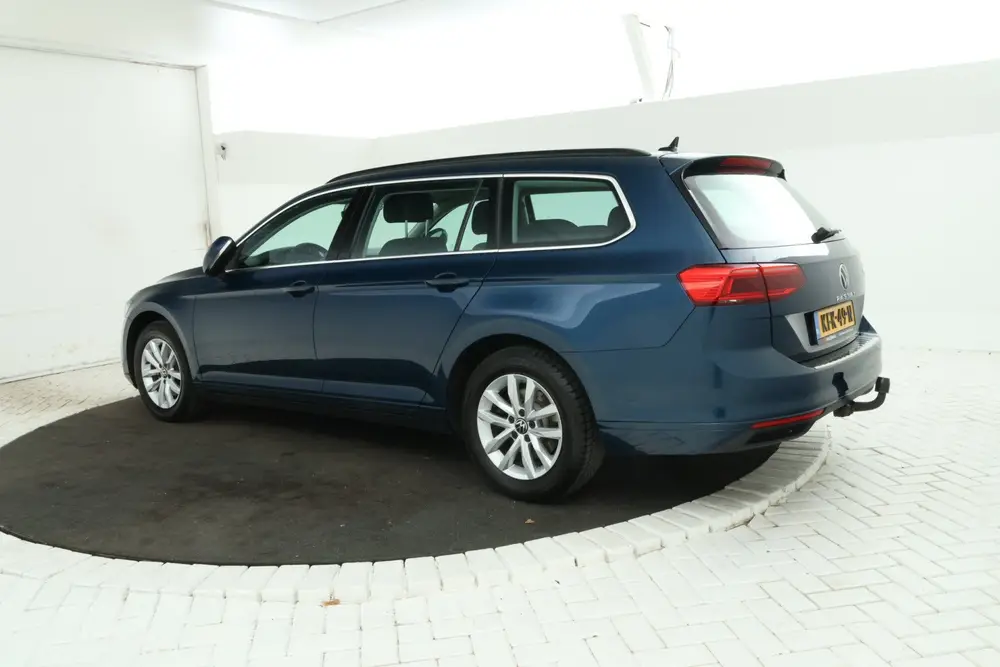Volkswagen Passat Variant 1.6 TDI Comfort Business Automaat uit 2022, foto 2