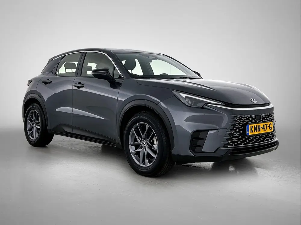 Lexus LBX 2WD uit 2024, foto 12
