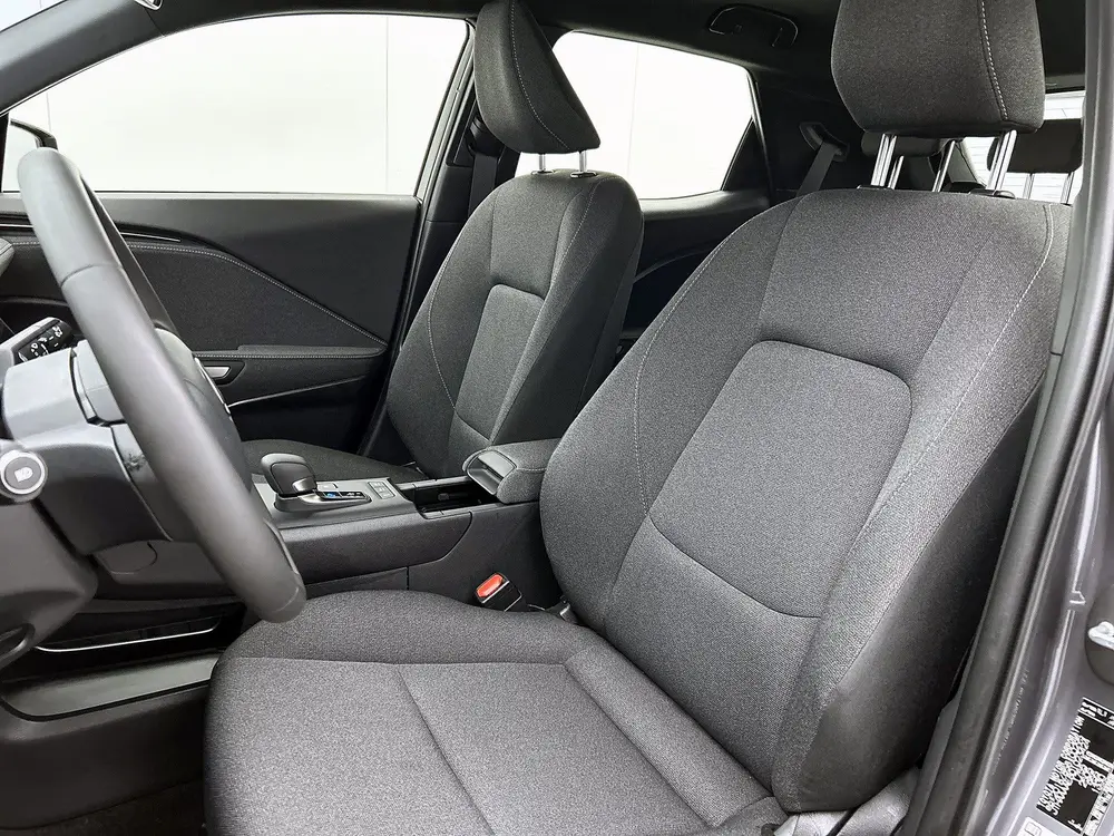 Lexus LBX 2WD uit 2024, foto 15