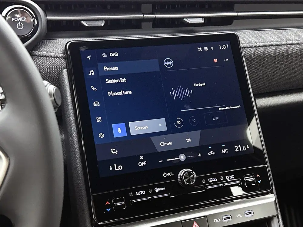 Lexus LBX 2WD uit 2024, foto 18