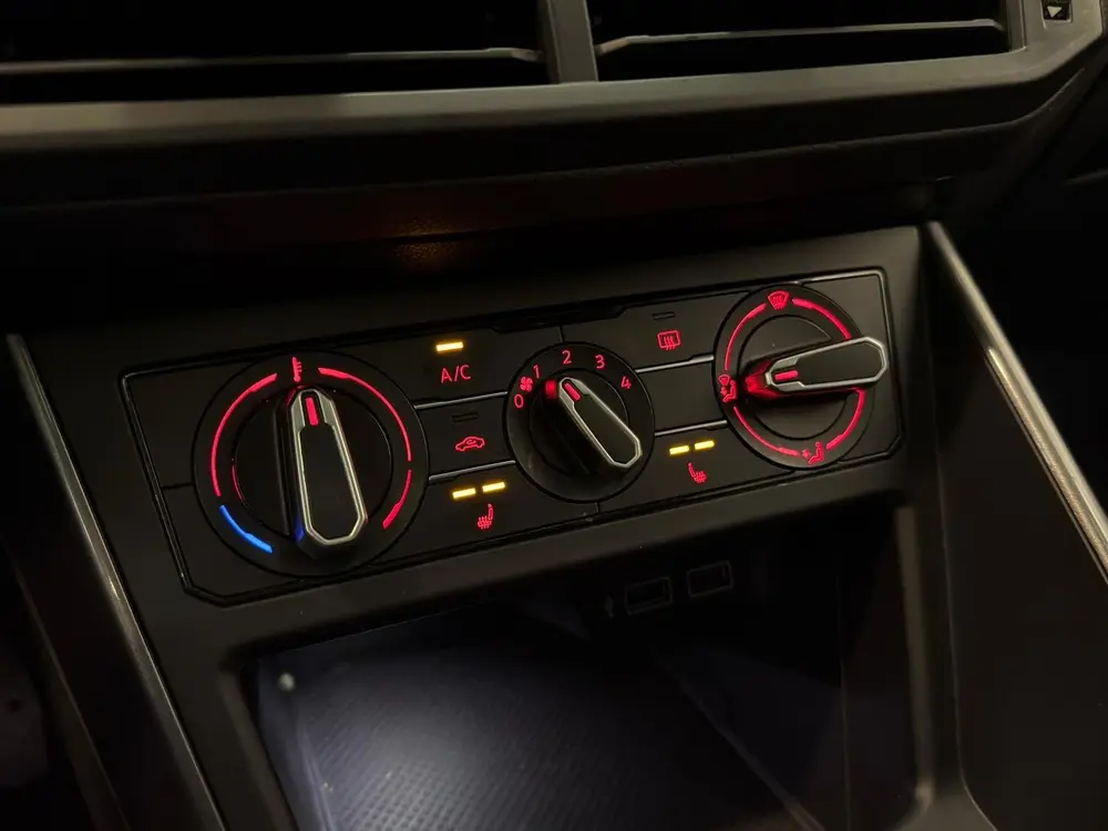 Volkswagen Polo 1.6 TDI / R-Line / Pano / CarPlay / Stoelver uit 2019, foto 17