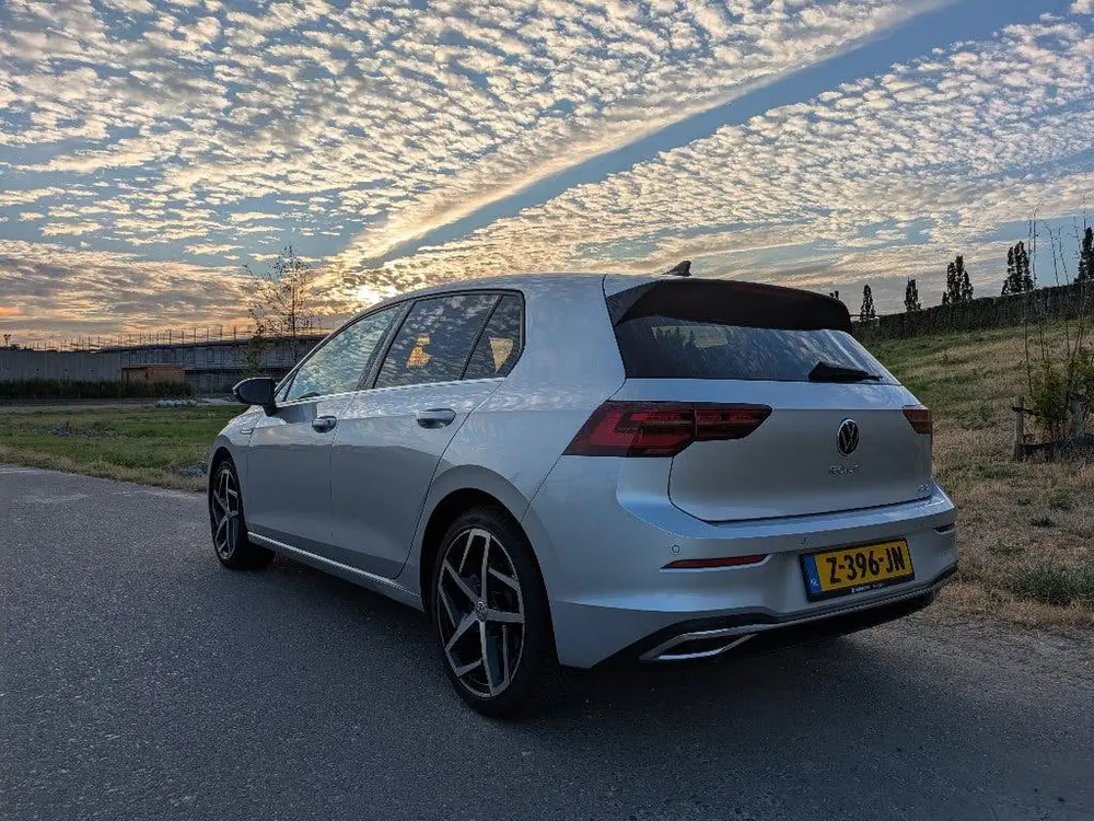 Volkswagen Golf VW Golf 8 1.5 eTSI 150pk DSG Style IQ.Light TravelAssist Cam uit 2020, foto 2