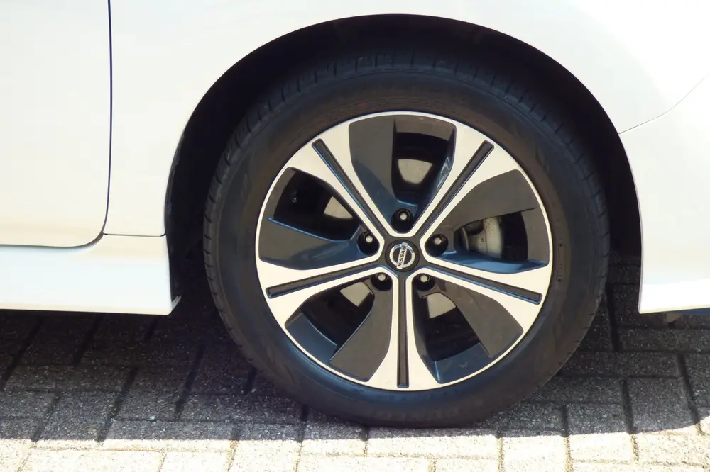 Nissan Leaf E+ N-Connecta 62 kWh uit 2019, foto 9
