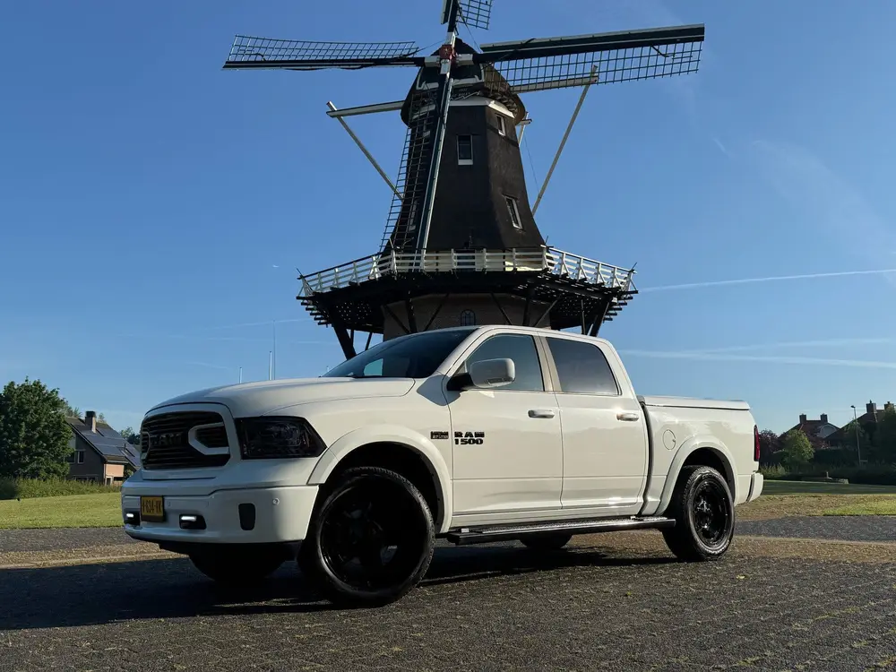 Dodge Ram 1500 Ram 1500 / 5.7 HEMI V8 / 4X4 / LUCHTVERING (bj 2019) uit 2019