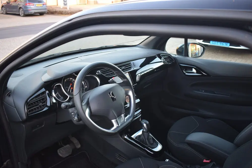 DS Automobiles 3 DS 3 1.2 PureTech So Chic | CLIMATE CONTROL |CRUISE CONTROL uit 2019, foto 10