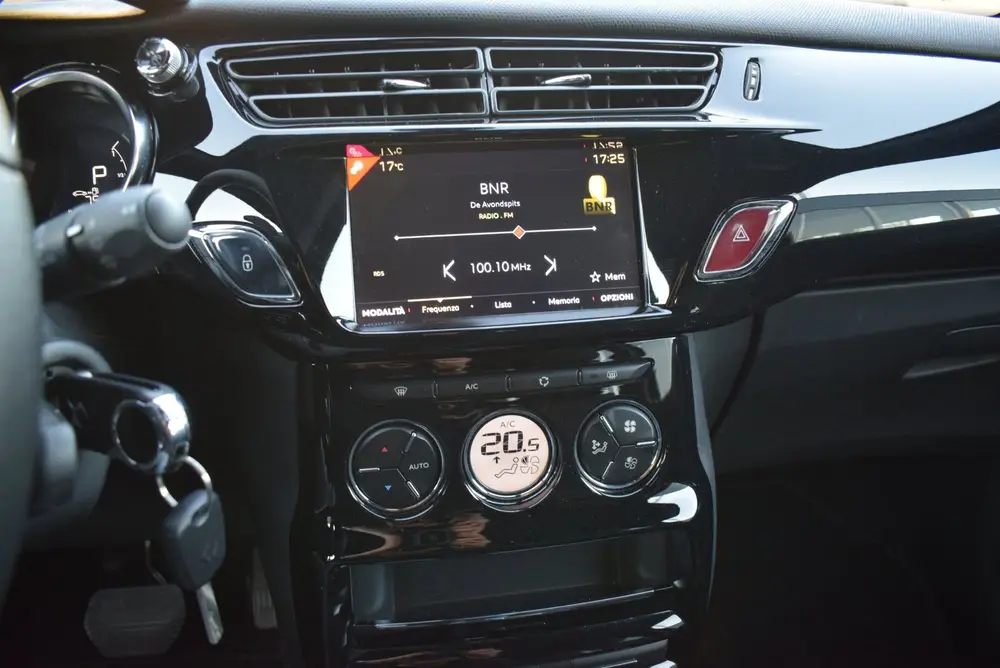 DS Automobiles 3 DS 3 1.2 PureTech So Chic | CLIMATE CONTROL |CRUISE CONTROL uit 2019, foto 15