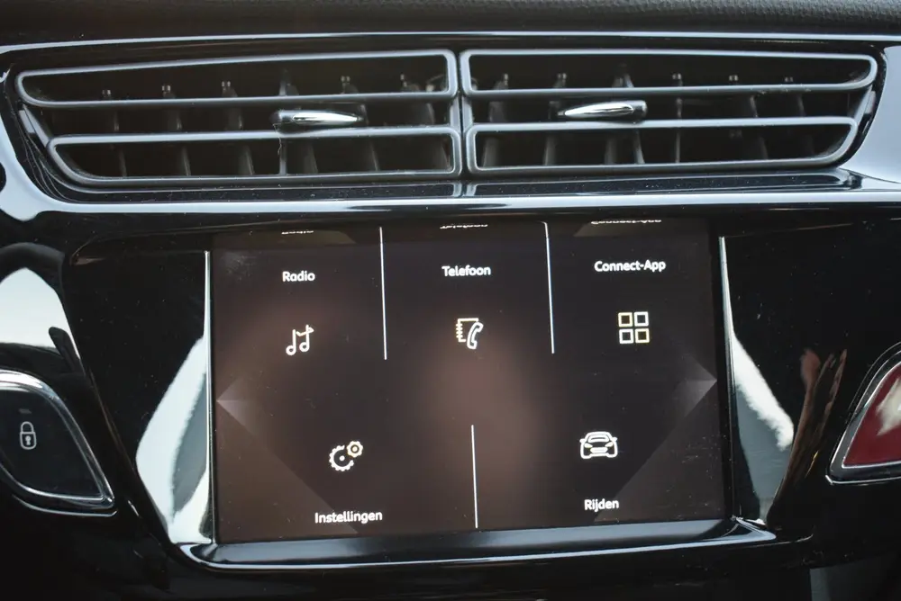 DS Automobiles 3 DS 3 1.2 PureTech So Chic | CLIMATE CONTROL |CRUISE CONTROL uit 2019, foto 17