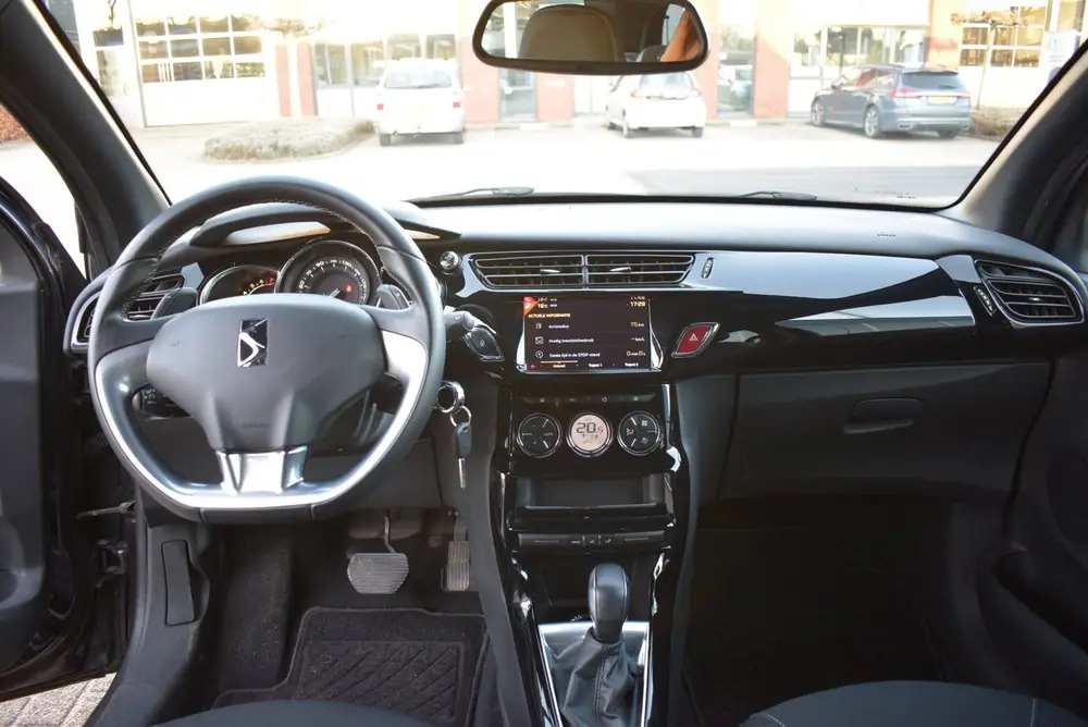 DS Automobiles 3 DS 3 1.2 PureTech So Chic | CLIMATE CONTROL |CRUISE CONTROL uit 2019, foto 19