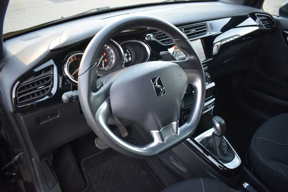 DS Automobiles 3 DS 3 1.2 PureTech So Chic | CLIMATE CONTROL |CRUISE CONTROL uit 2019, foto 20