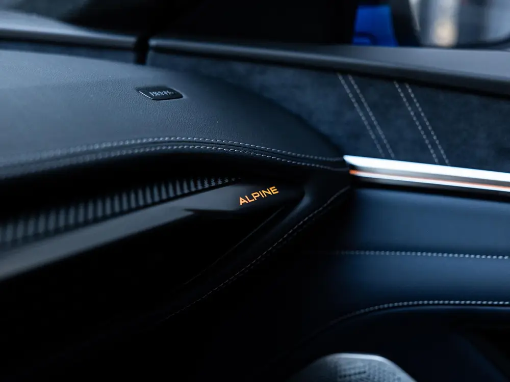 Alpine A390 GT | Bleu Alpine Vision | Sabelt® Alpine sports uit 2026, foto 10
