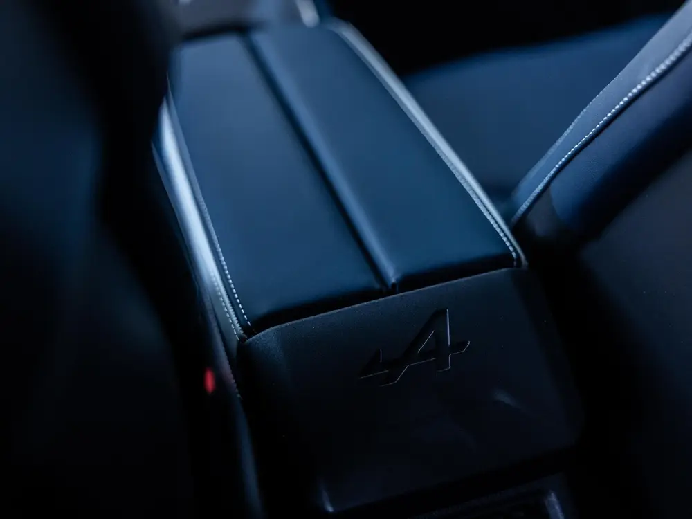 Alpine A390 GT | Bleu Alpine Vision | Sabelt® Alpine sports uit 2026, foto 16