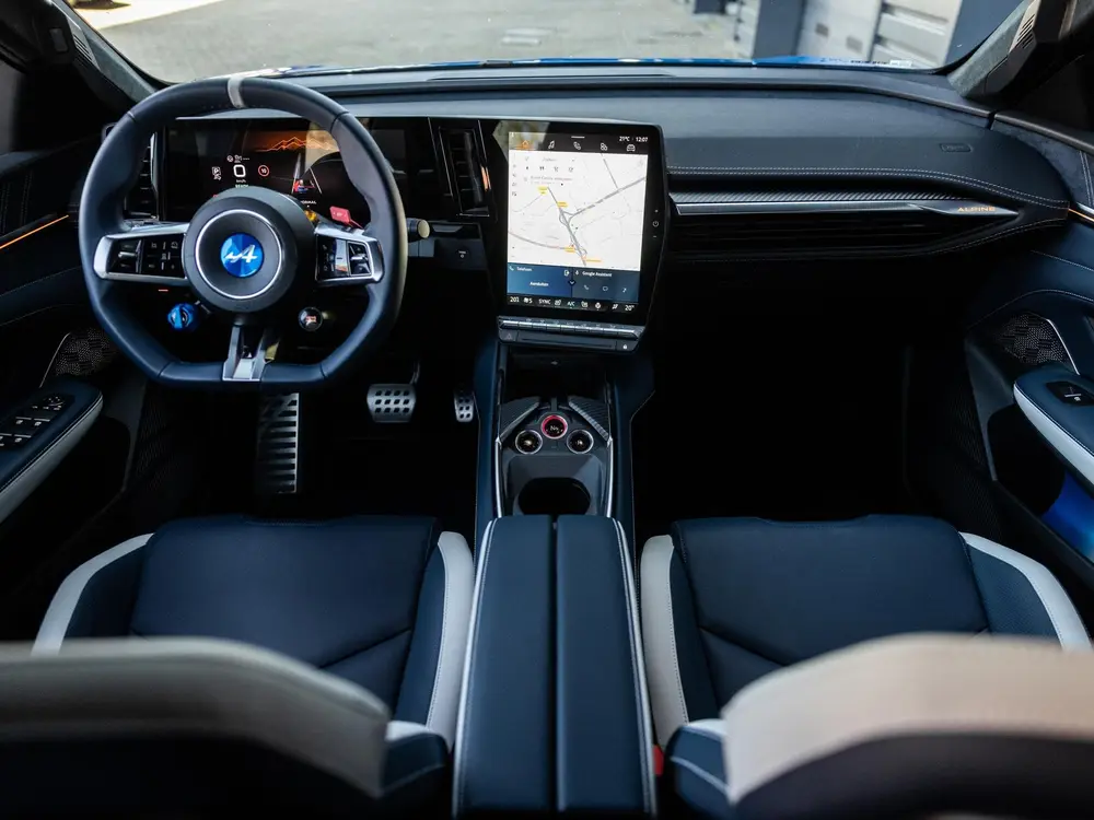 Alpine A390 GT | Bleu Alpine Vision | Sabelt® Alpine sports uit 2026, foto 5