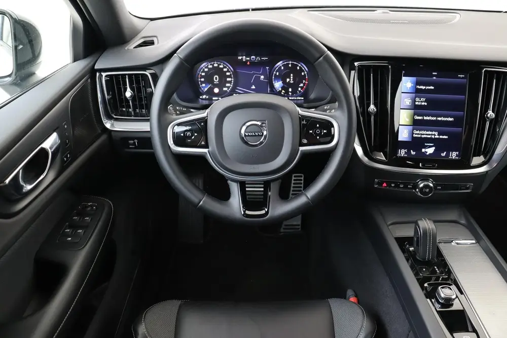 Volvo S60 B3 (M-HYBRID) R-DESIGN -HARMAN uit 2022, foto 2