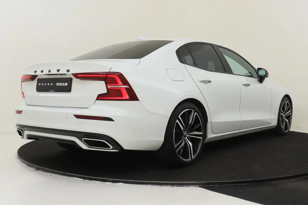 Volvo S60 B3 (M-HYBRID) R-DESIGN -HARMAN uit 2022, foto 3