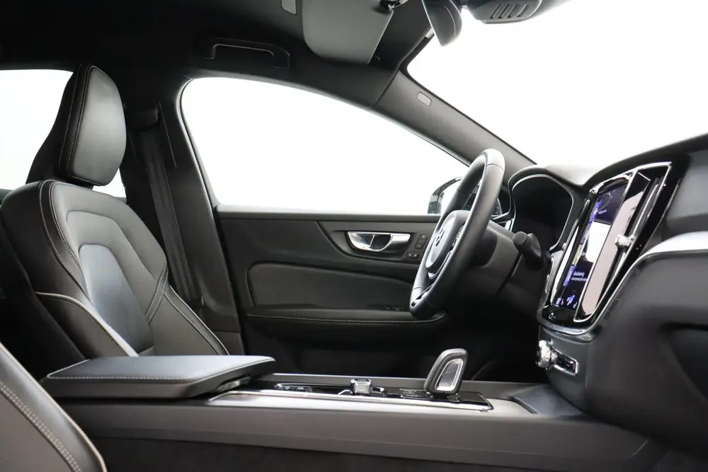 Volvo S60 B3 (M-HYBRID) R-DESIGN -HARMAN uit 2022, foto 8