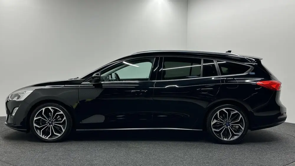 Ford Focus Wagon 1.0 EcoBoost Titanium Business PANO LEER CR uit 2019, foto 15