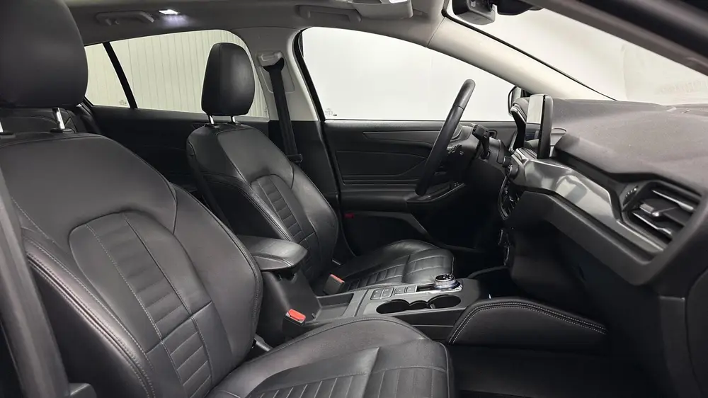 Ford Focus Wagon 1.0 EcoBoost Titanium Business PANO LEER CR uit 2019, foto 4