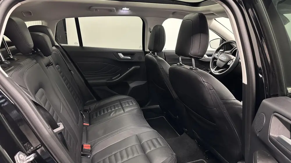 Ford Focus Wagon 1.0 EcoBoost Titanium Business PANO LEER CR uit 2019, foto 5