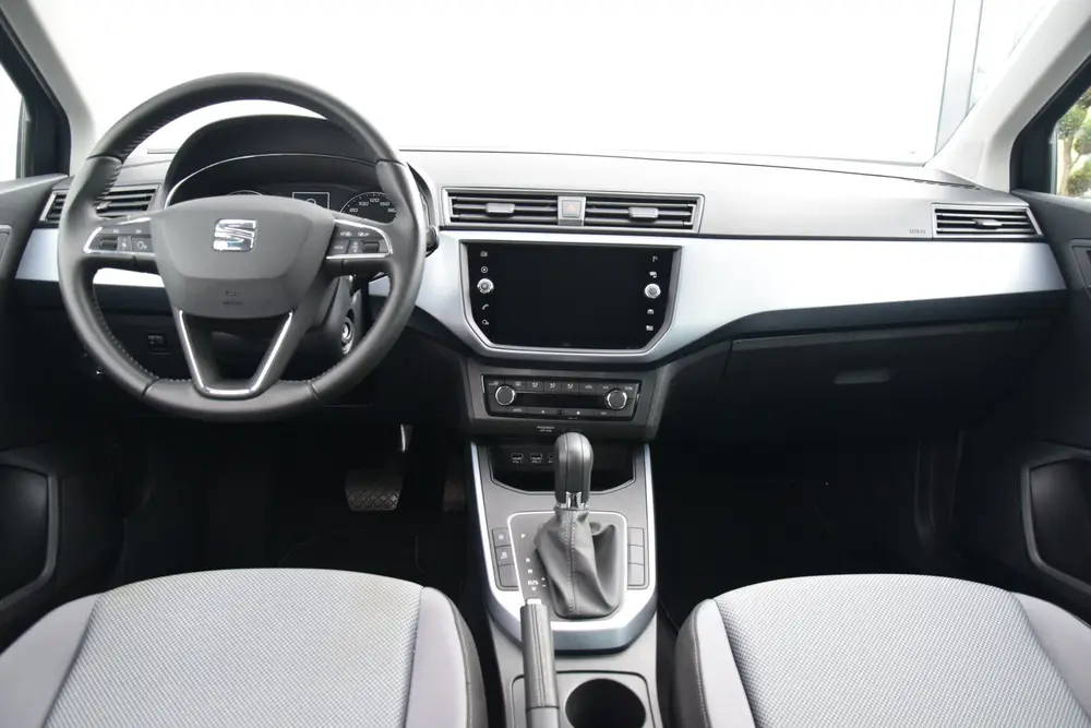 SEAT Arona 1.0 TSI Style Automaat Navi uit 2019, foto 2