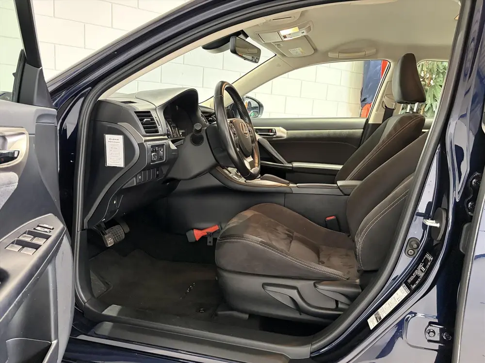 Lexus CT 200h Hybrid 136pk E-CVT Business Line, ACC, Camera uit 2020, foto 14