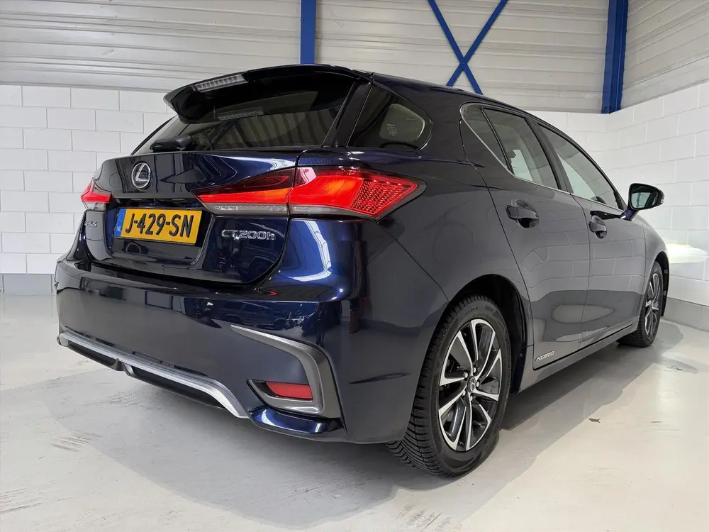 Lexus CT 200h Hybrid 136pk E-CVT Business Line, ACC, Camera uit 2020, foto 2