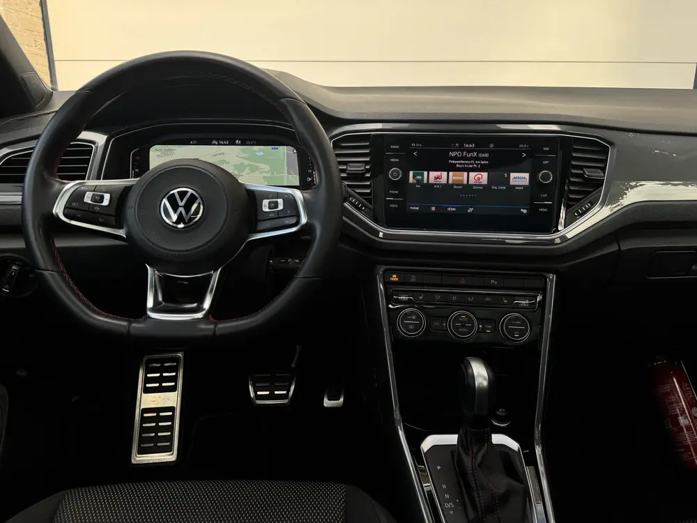 Volkswagen T-Roc 1.5 TSI 150pk DSG R-line Panoramadak Virtua uit 2022, foto 12