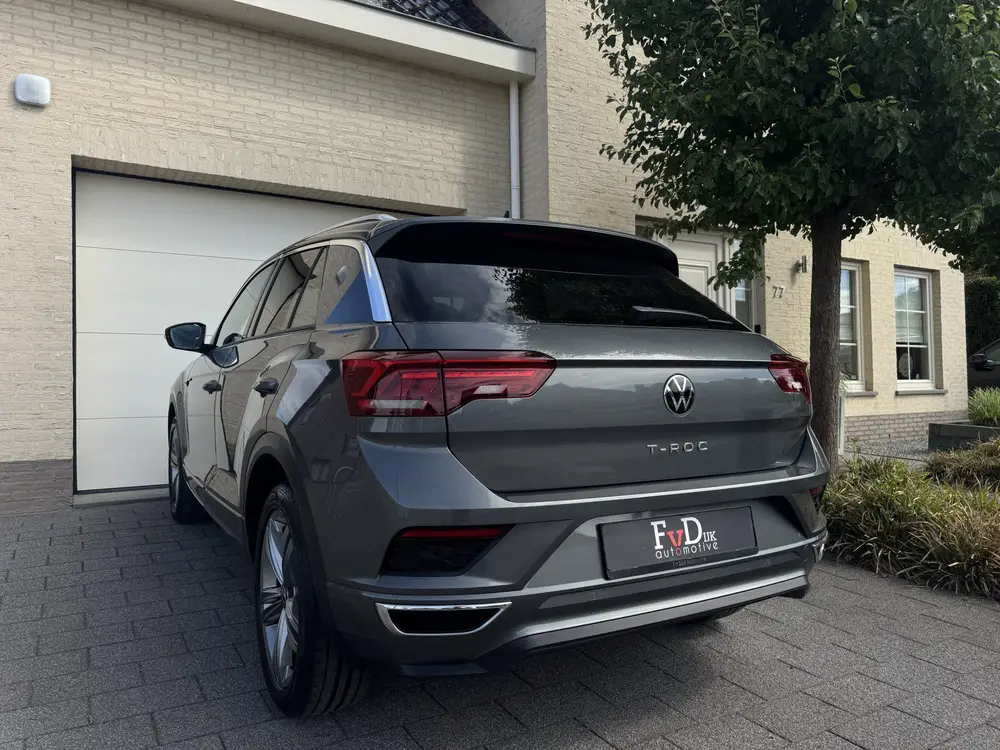 Volkswagen T-Roc 1.5 TSI 150pk DSG R-line Panoramadak Virtua uit 2022, foto 3